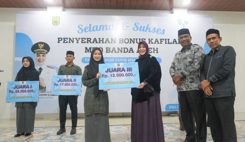 Pemko Banda Aceh Serahkan Bonus kepada Kafilah Berprestasi